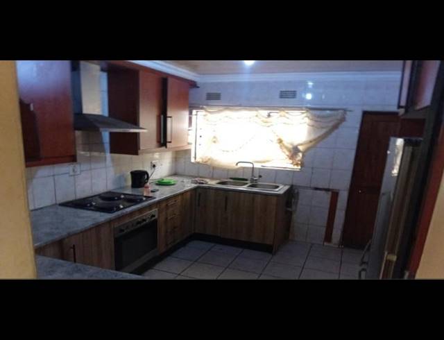 3 BEDROOM HOUSE FOR SALE IN RONDEBULT